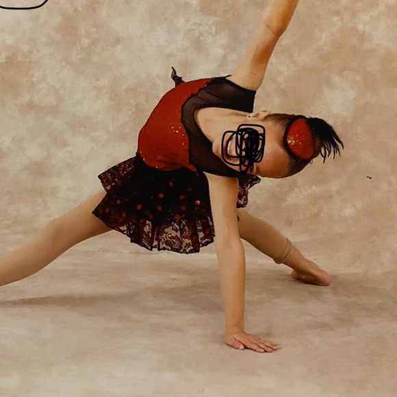 Red/black sequins costume - Picture 3 of 3